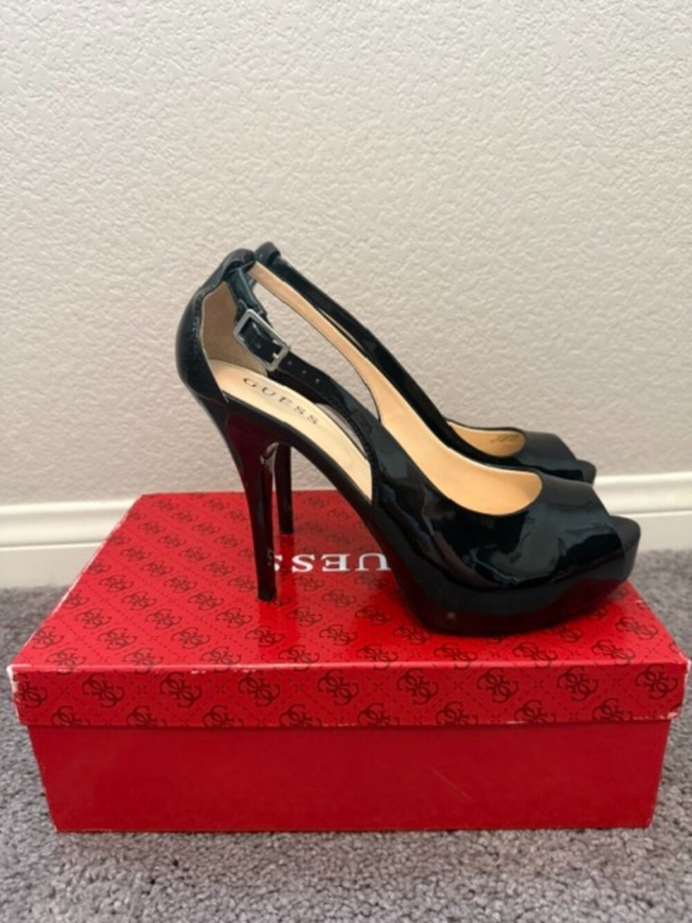 Guess Black Patent Heel (Sz 9M)
